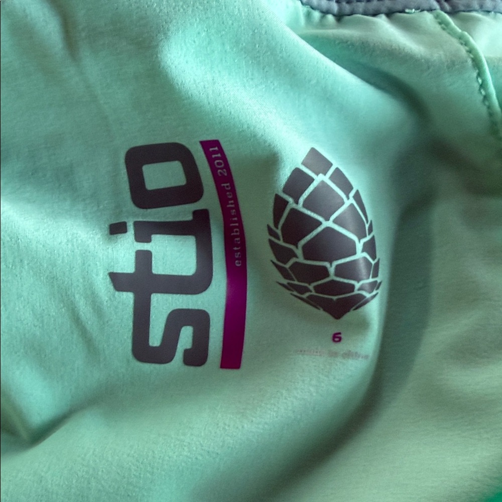 Stio Light Green Women's light weight hiking active pants. Size 6 - Picture 6 of 8